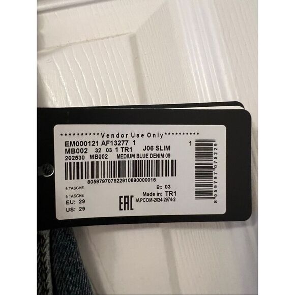 Emporio Armani J06 Slim-Fit Washed Denim Jeans - Picture 11 of 15